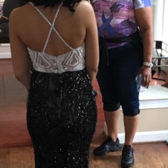 Beaded B/W prom gown - Picture 2 of 7